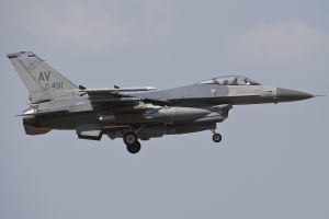 aviano april 02  2011 viper37 f 16cm 88 0491 510thfs 31stfw  aviano ab  italy