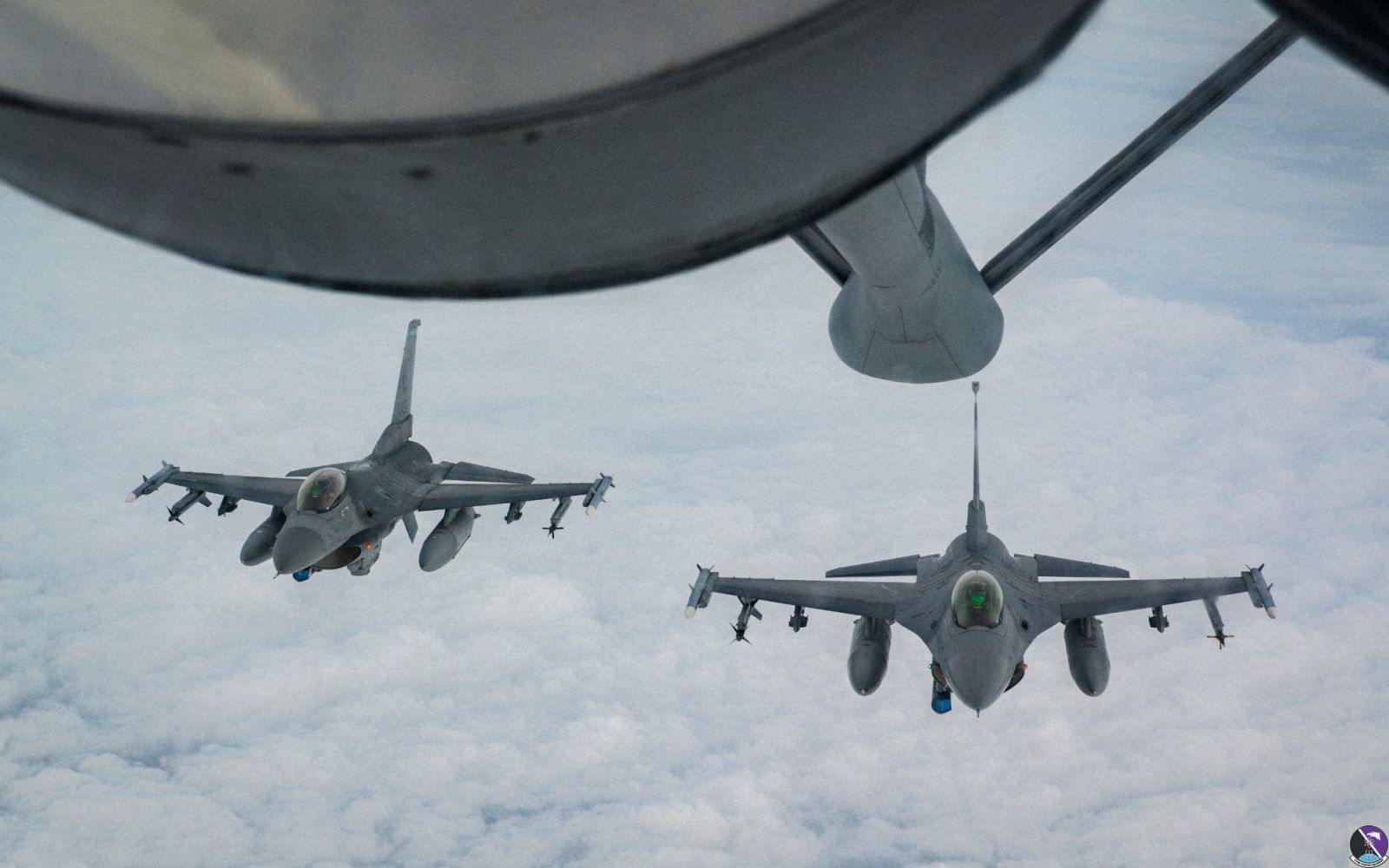 F-16 pilots, KC-135 crews team for mid-air refueling training