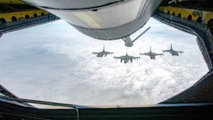 F-16 pilots, KC-135 crews team for mid-air refueling training