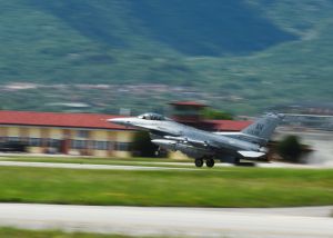 Jet takes off at Aviano