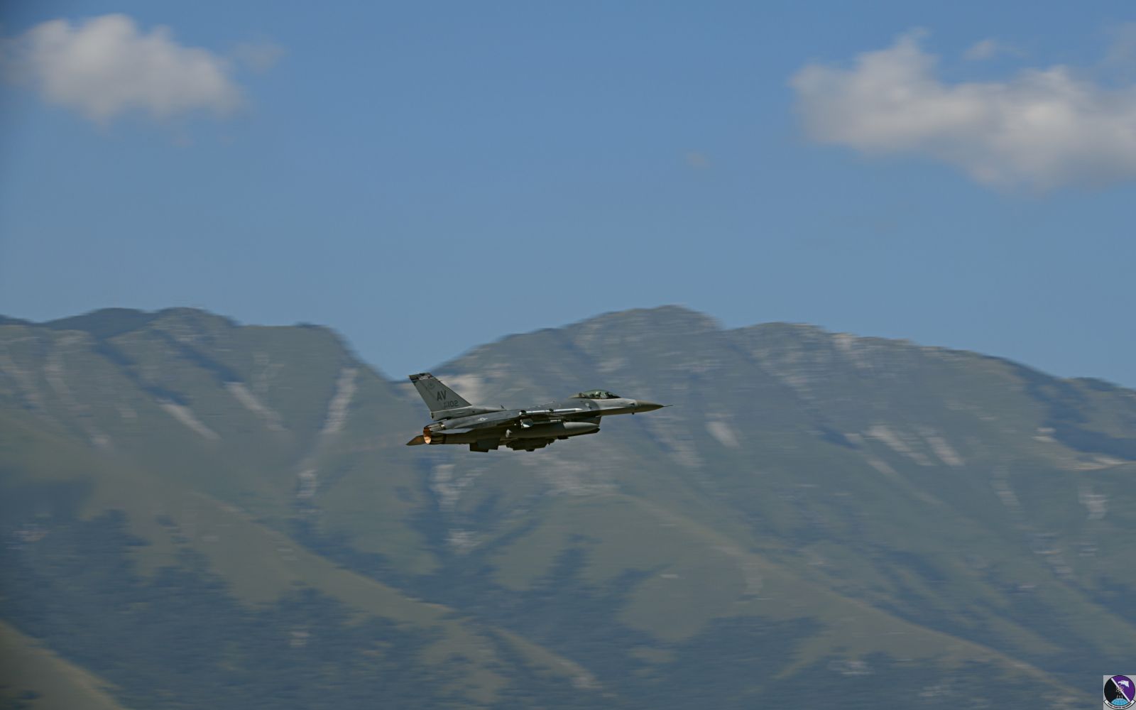 U.S Air Force F-16 Fighting Falcon Flies